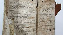 Berní rejstřík ze Stříbra pocházející z let 1400-1403, který obnovovali odborníci z konzervátorské a restaurátorské dílny v Horšovském Týně. Foto: archiv dílny v Horšovském Týně