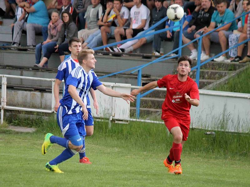 Z utkání fotbalistů Sokola Mrákov a Hraničář Česká Kubice.