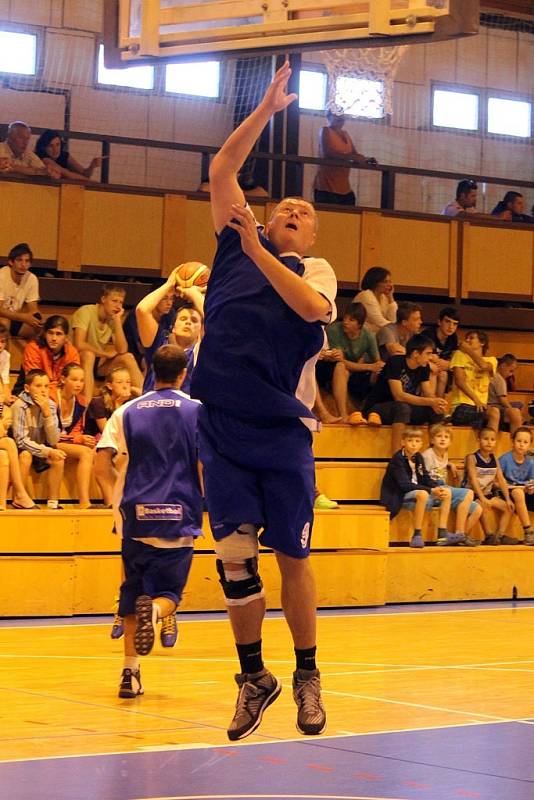 Z přátelského utkání basketbalistů Jiskry Domažlice a výběru amerických univerzit.