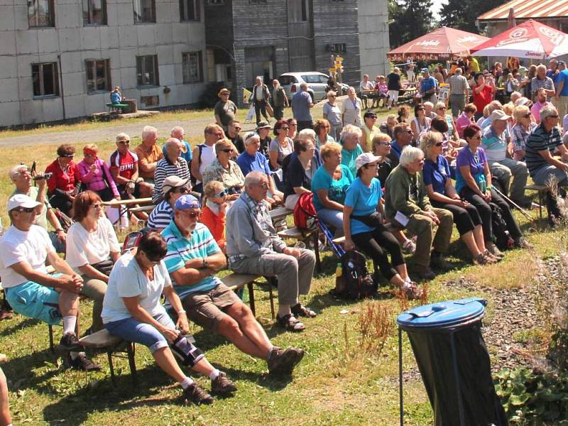 Ze setkání turistů na Čerchově, při kterém si připomněli 110 let Kurzovy věže.