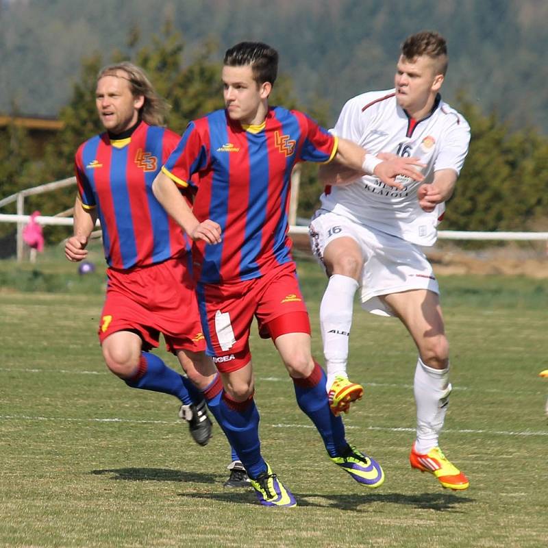 Šlágr 19. kola krajského přeboru mezi fotbalisty Slavoj Koloveč a SK Klatovy.