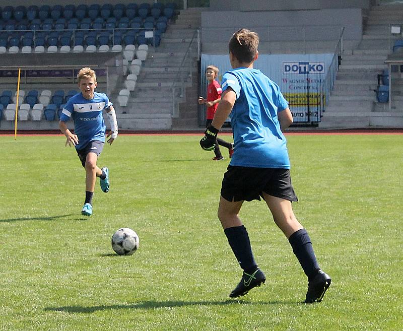 Fotbalisté z domažlické Jiskry si ve středu zahráli přátelský zápas se žáky FK Hodonín.