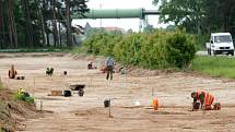 Část keltského sídliště našli archeologové při průzkumech v místě, kde se buduje hlavní silniční tah z Hradce Králové na Pardubice.