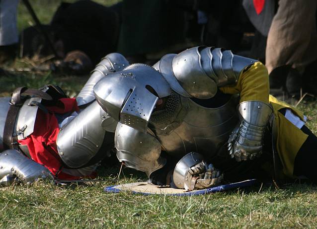 Na Hradecku se v sobotu 21.2.2009 konala jarní bitva Mokrouvousy 2009 z cyklu Proti všem. V bitvě zápolí husité s katolíky o město Benešov a ráno táhnou dál na Prahu.