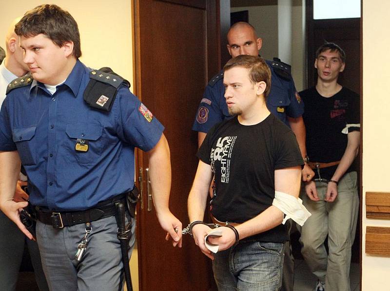 René Tyl, Patrik Garan a Patrik Šoltys před soudem za loupež a neoprávněné držení platební karty. 