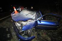 V Lochenicích bouralo pět aut. Zraněni byli čtyři lidé.