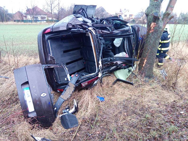 Havárie osobního automobilu u Všestar.