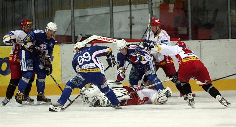 HC VCES Hradec Králové - HC Vrchlabí 2:2 (31. srpna 2010).