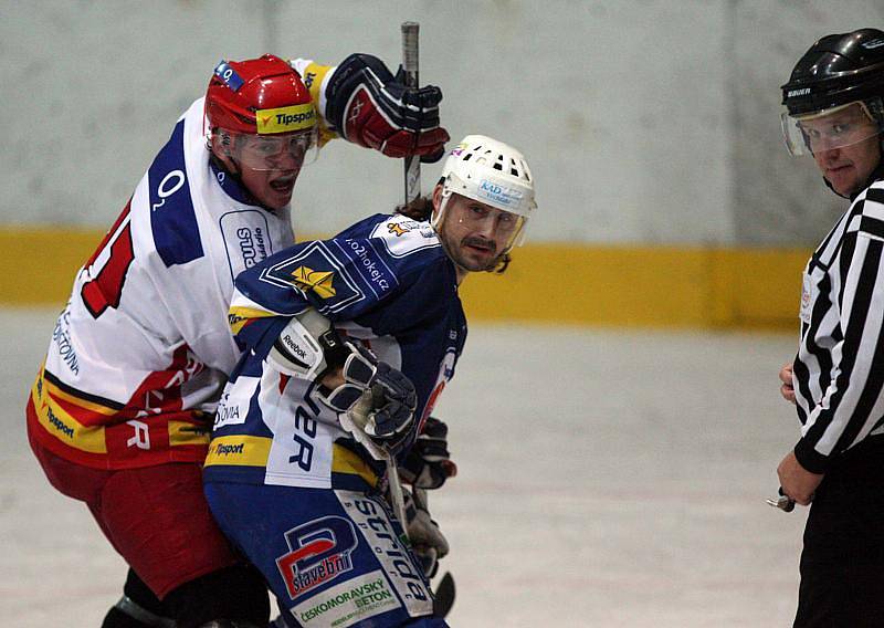 HC VCES Hradec Králové - HC Vrchlabí 2:2 (31. srpna 2010).