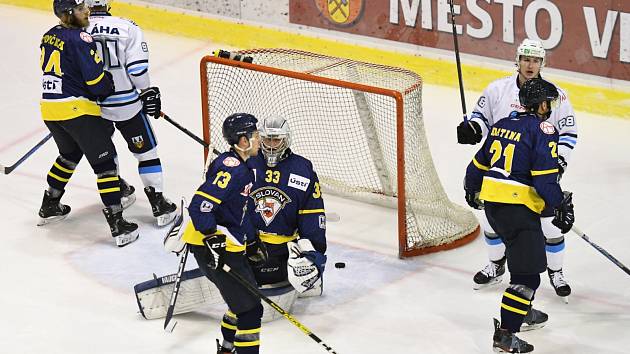 Vrchlabští hokejisté si na vlastním ledě poradili i s třetím soupeřem v řadě. Nad ústeckým Slovanem vyhráli 7:5.