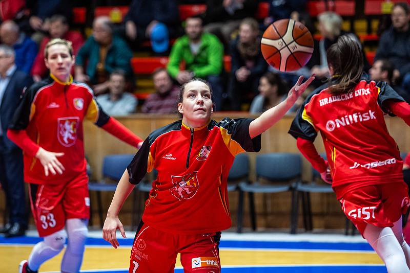 Ženská basketbalová liga: Sokol Nilfisk Hradec Králové - BK Loko Trutnov.