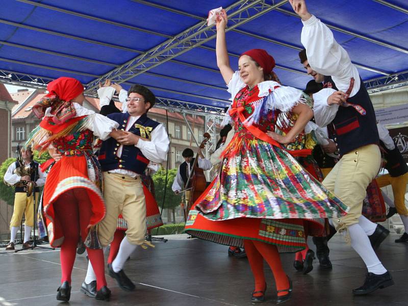 XXI. Folklorní festivalu v Hradci Králové nazvaný ,,Na hradeckém rynku".