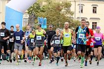 Popularita hradeckého maratonu a půlmaratonu roste, svědčí o tom počet běžců.