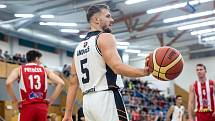 Basketbalová Kooperativa NBL: Kingspan Královští sokoli Hradec Králové - BK JIP Pardubice.