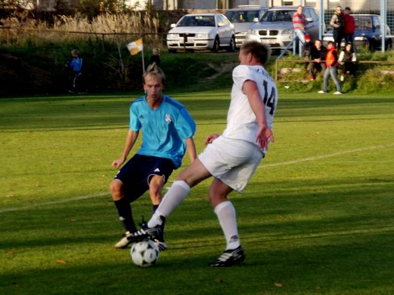 Krajská fotbalová I. B třída - skupina A: TJ Lokomotiva Hradec Králové - FC Spartak Kobylice.