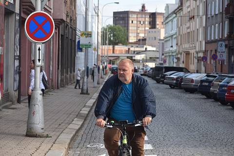 Škroupova ulice je prvním krůčkem k městu přívětivějšímu cyklistům.