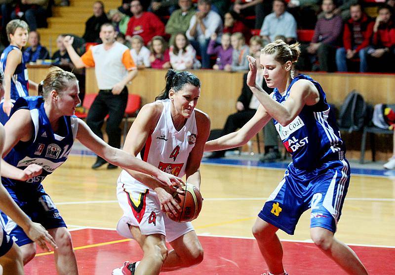 Basketbal žen: Hradecké Lvice x BK CCA Strakonice  - Horáková Eva.