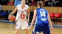 Basketbal žen: Hradecké Lvice x BK CCA Strakonice  - Steffanová Milena a Stará Michaela.