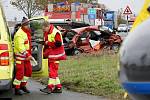 U Všestar na Hradecku došlo 15. října ke kolizi tří osobních vozů. Nehoda si vyžádala dva lidské životy.