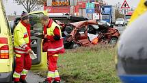 U Všestar na Hradecku došlo 15. října ke kolizi tří osobních vozů. Nehoda si vyžádala dva lidské životy.