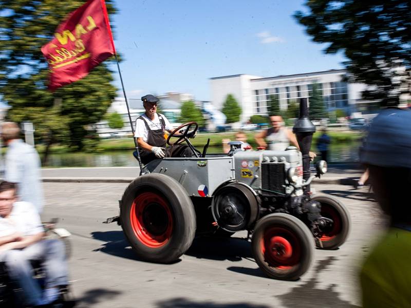 Nábřeží paromilů v Hradci Králové.