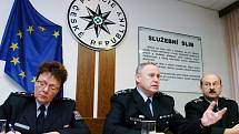 Bilanční tisková konference krajského policejního ředitelství v Hradci Králové. Na snímku zleva tisková mluvčí Iva Marková, ředitel východočeské policie plk. JUDr. Petr Přibyl a náměstek ředitele plk. JUDr. Jaroslav Jonák.