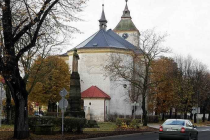 Nechanický kostel, zvony na jeho věži čekají na záchranu.