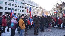 Volání po svobodě se v sobotu odpoledne neslo Hradcem Králové, kde se konala demonstrace odpůrců protiepidemických opatření. Na náměstí 28. října se jich odhadem sešlo více než šest stovek.