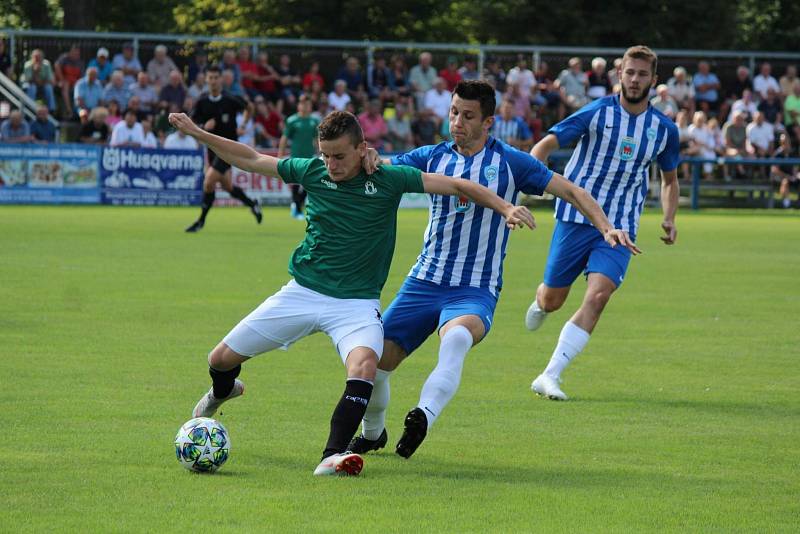 Premiéra chlumeckých fotbalistů (v pruhovaném) ve třetí lize.