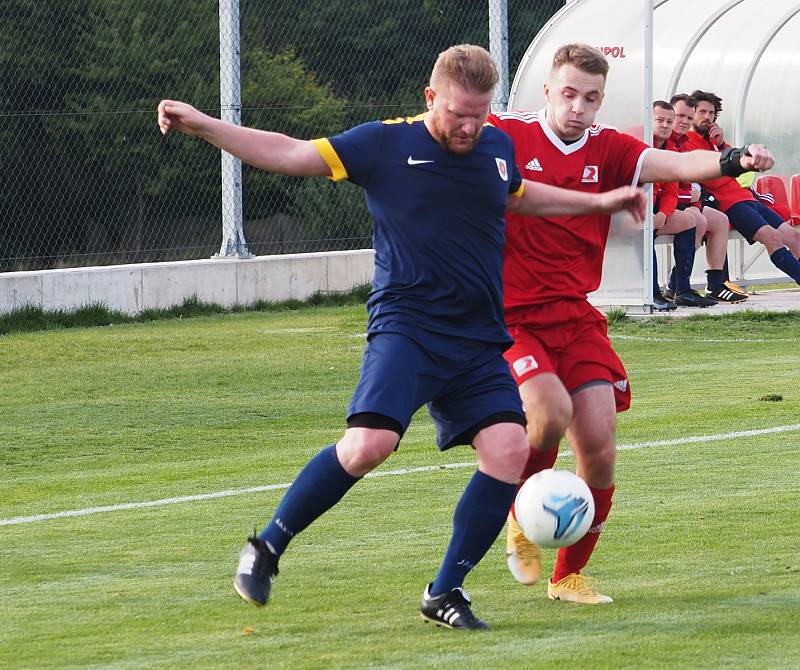 OKRESNÍ PŘEBOR Nechanice (v modrém) – Dohalice 3:1.