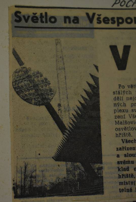 Vztyčování lízátek 1975.