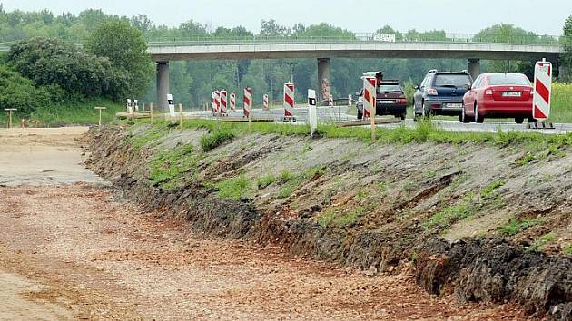 Slavnostní zahájení stavby sinice 1/37 Hrobice – Ohrazenice, 20. května 2010.