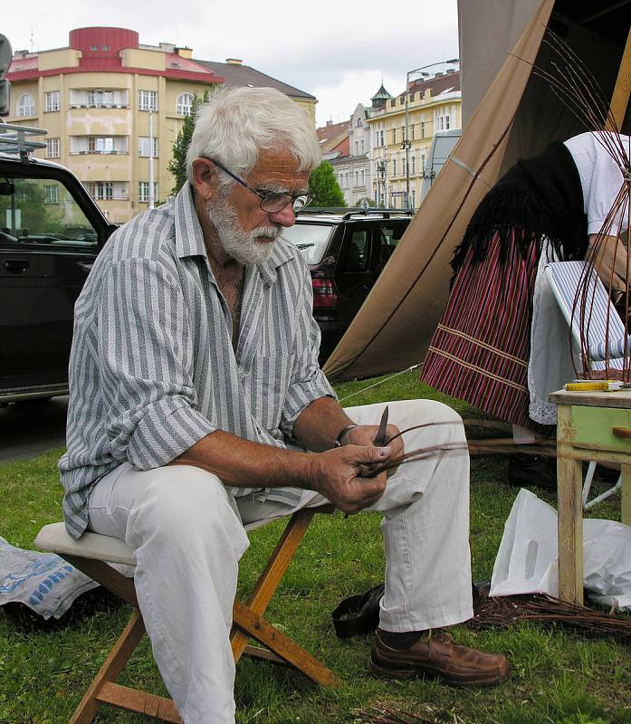 Sobota patří na labském nábřeží v Hradci Králové nejrůznějším řemeslníkům.