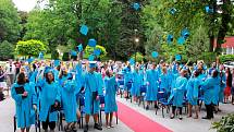 Graduation Celebration - slavnostní předávání maturitních vysvědčení studentům Sion High School v hradeckých Jiráskových sadech.