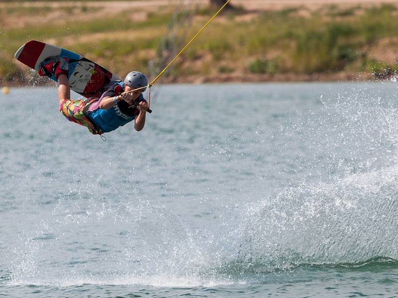 Wakepark na plačické pískovně u Hradce Králové.