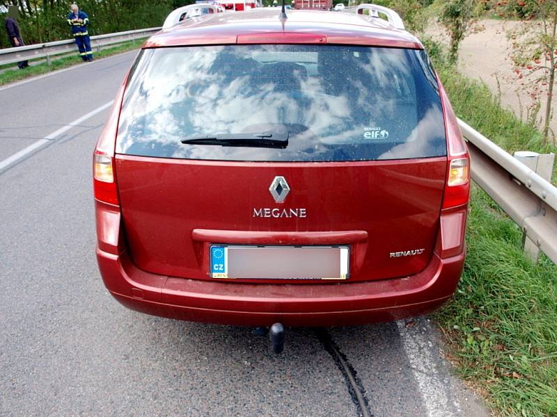 Dopravní nehoda tří osobních vozidel v obci Kladruby.