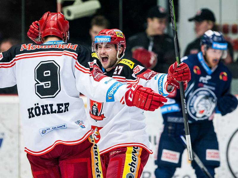 Hokejová extraliga: Mountfield HK - Bílí Tygři Liberec.