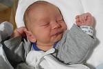 MARTIN DANIEL se narodil 19. října ve 12.22 hodin. Měřil 52 cm a vážil 3750 g. Velice potěšil své rodiče Annu Danielovou a Petra Větrovce z Rychnova nad Kněžnou. Tatínek se u porodu držel a byl statečný.