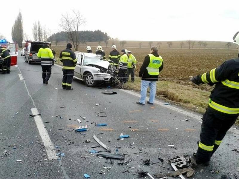 Smrtelná nehoda na silnici I. třídy č. 11 mezi Hřibskem a Vlčkovicemi na Královéhradecku.