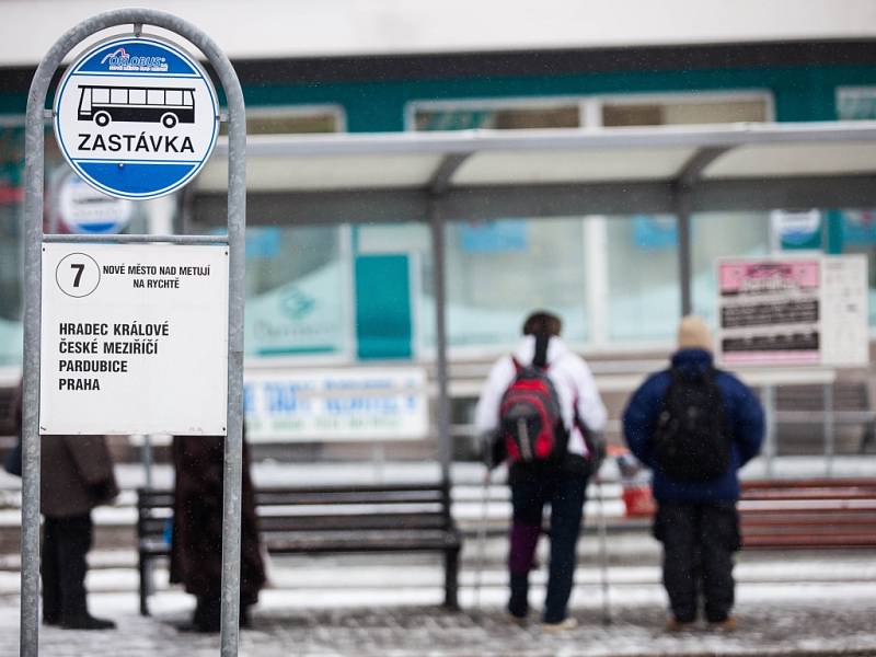 Výstražná akce řidičů autobusů „Vesty pro Hradec“.