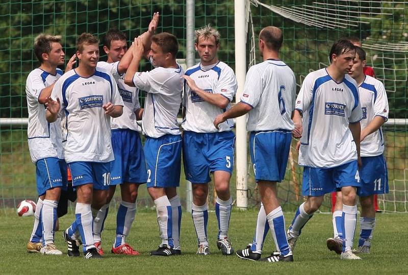 Z divizního utkání FC Hradec B (v oranžovém) vs. Převýšov.