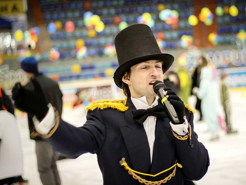 Karneval na ledě na královéhradeckém zimním stadionu.