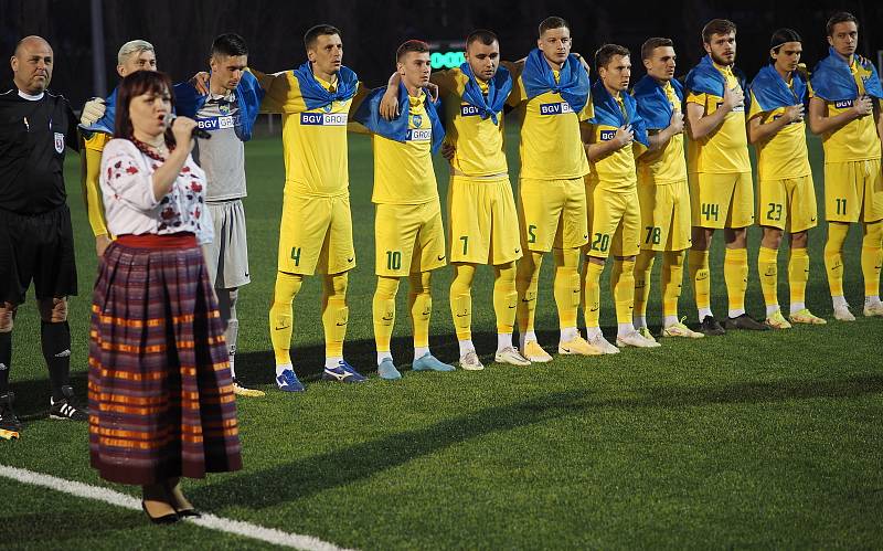 FC Polissja Žitomir (ve žlutém) versus FK Náchod 4:1 (1:0)