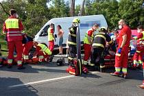 Dopravní nehoda osobního auta, dodávky a nákladního vozidla, silnice č. 33, Smiřice, Trotina.