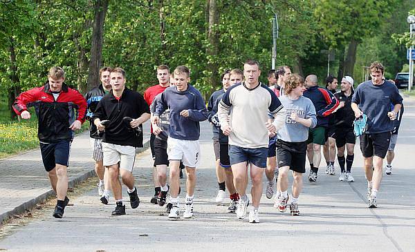 S jedinou novou posilou a téměř totožným realizačním týmem zahájili hokejisté HC VCES Hradec Králové přípravu na nový ročník první ligy.