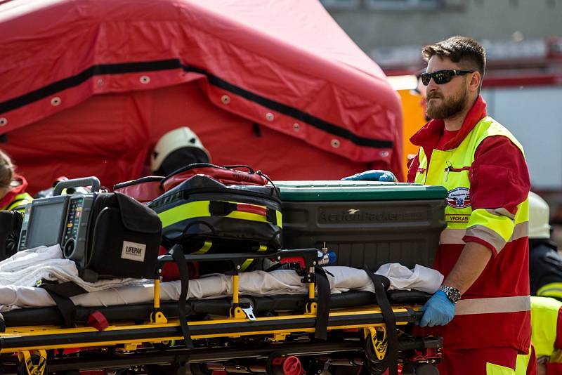 Cvičení IZS v kongresovém centru Aldis v Hradci Králové. Záchrané složky cvičily zásah při střelbe teroristy na koncertě.