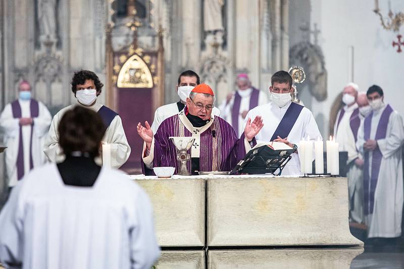 Mše za zesnulého Karla Otčenáška v katedrále svatého Ducha v Hradci Králové.