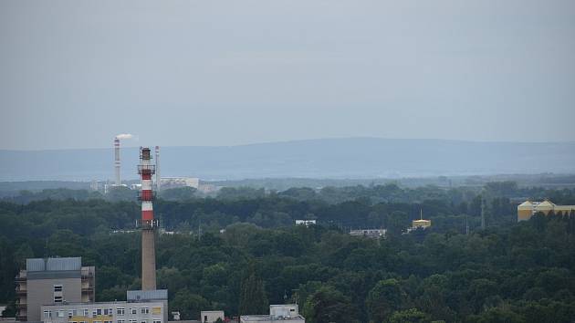 Do konce minulého roku měly ochozy Bílé věže v Hradci Králové zakrývat ochranné sítě. Jenže stále chybí.
