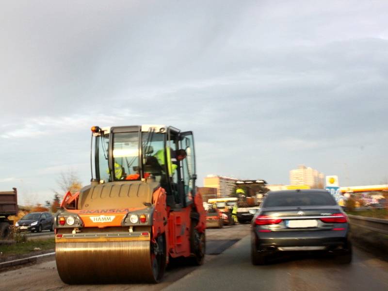 Opravy na části autostrády mezi Hradcem Králové a Pardubicemi.