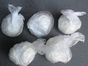 Policie a celníci našli u devětadvacetiletého cizince 540 gramů bílého prášku.